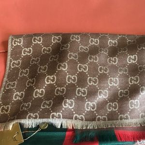 Gorgeous large GG scarf can be worn as Shall